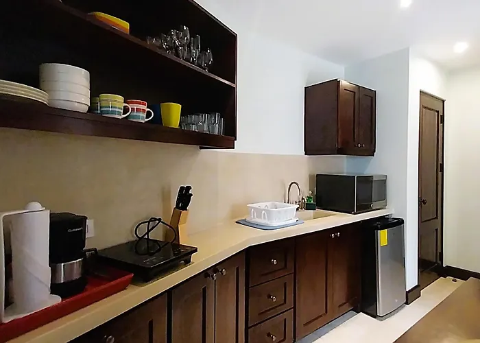 Catalinas - Cazenovia Centrally Located, Short Walk To *